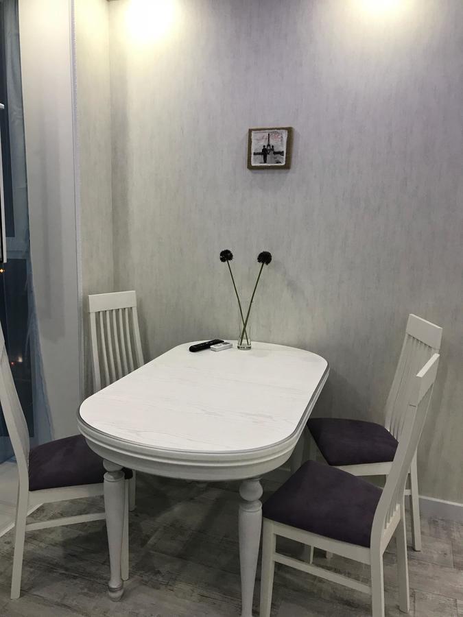 Luxe Apartment On Drahomanova Kiev Bagian luar foto