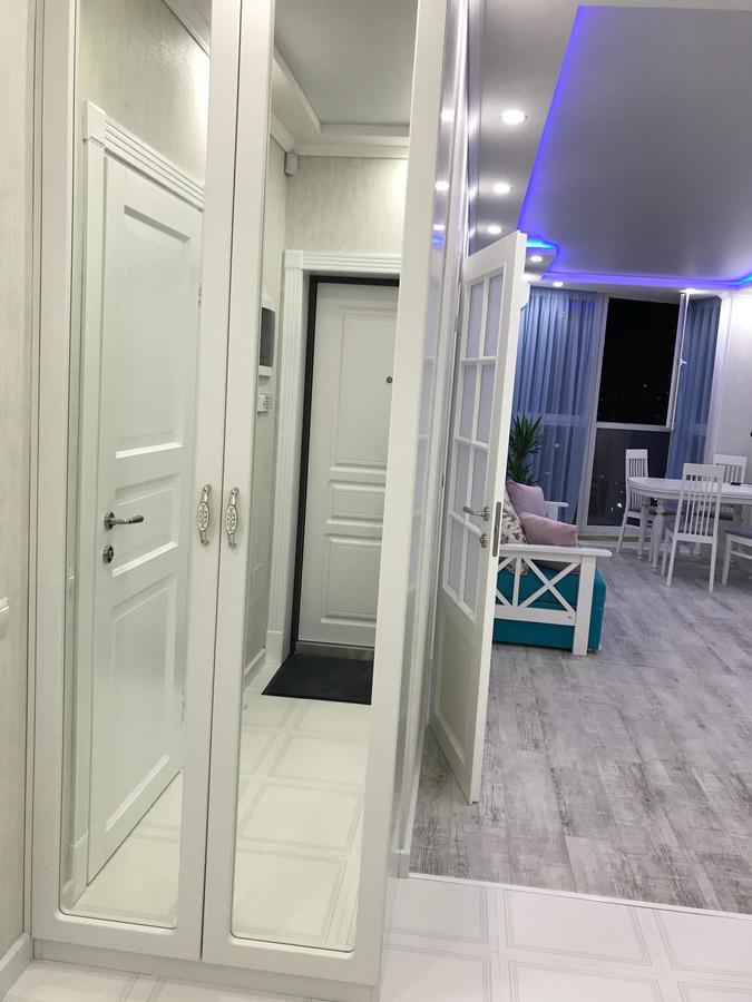 Luxe Apartment On Drahomanova Kiev Bagian luar foto