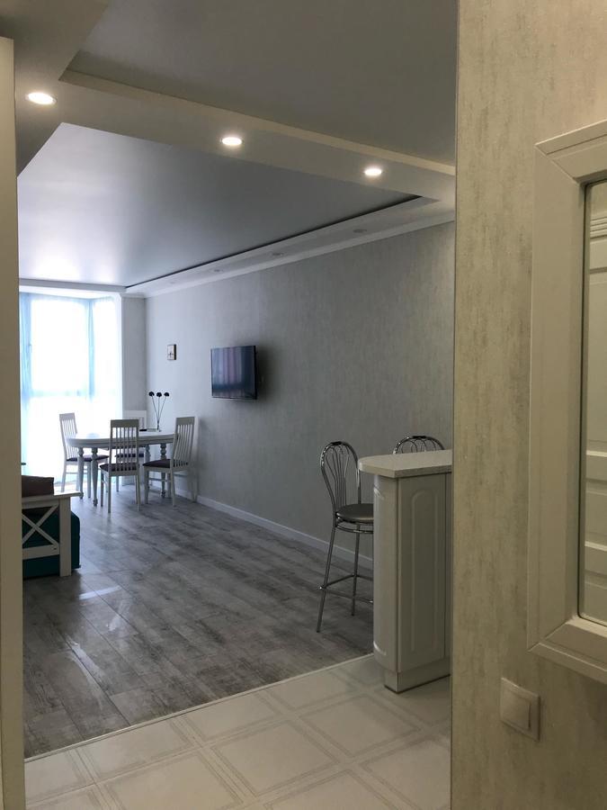 Luxe Apartment On Drahomanova Kiev Bagian luar foto